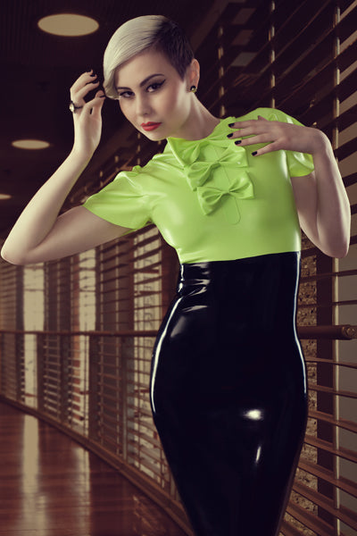 Latex High waist pencil skirt in Black.