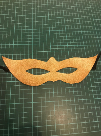 Latex eye mask in Gold Glitter.