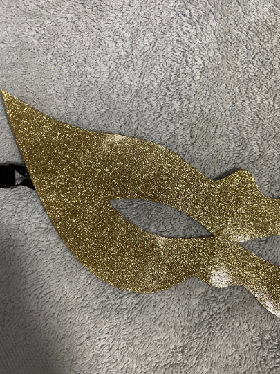 Latex eye mask in Gold Glitter.